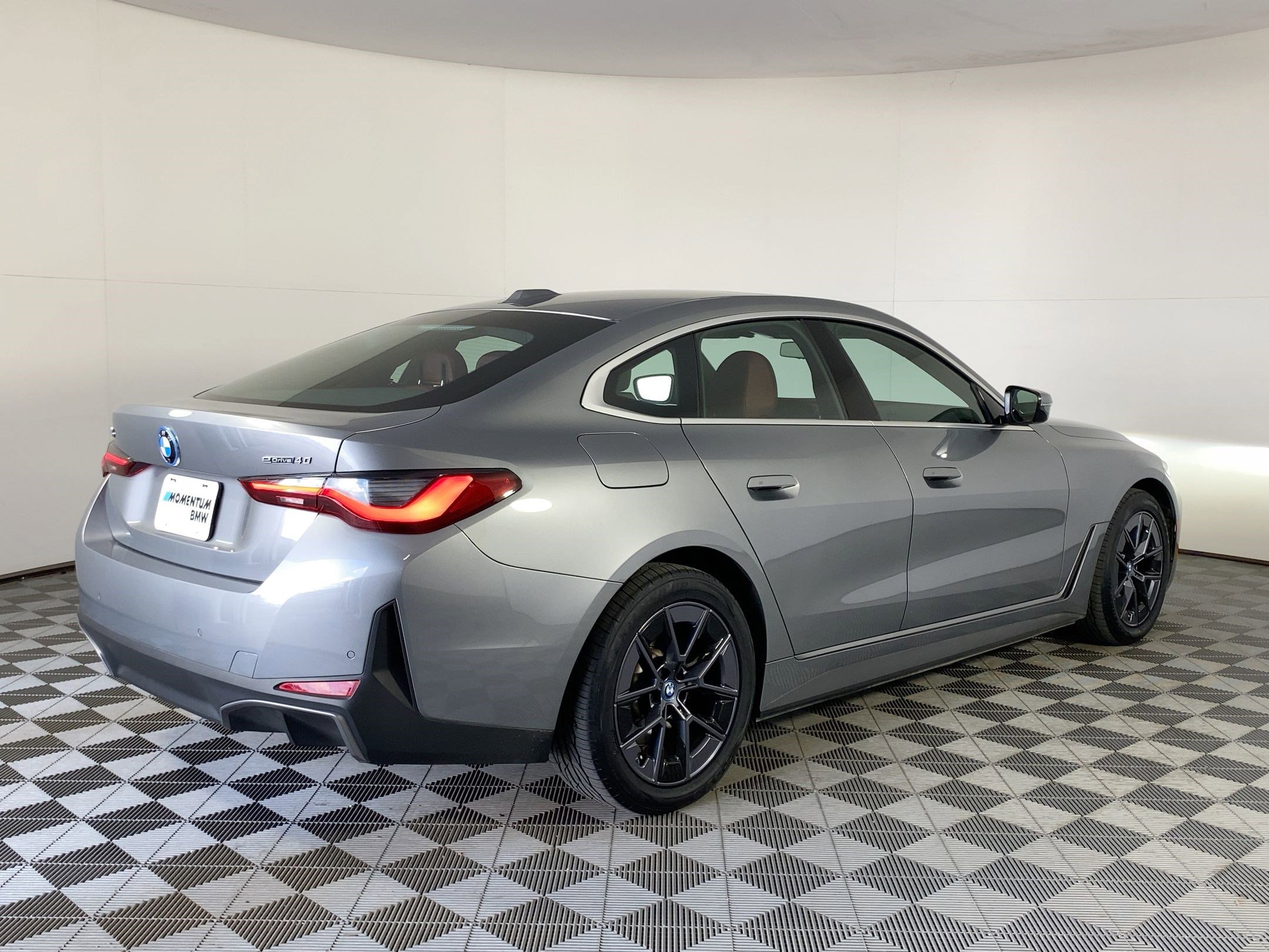 Used 2023 BMW 530i w/ Executive Package image 7