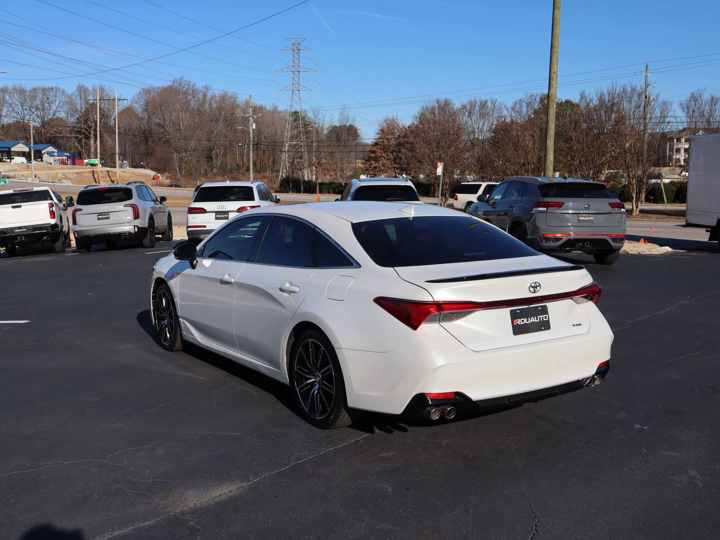 Used 2019 Toyota Avalon XSE image 9