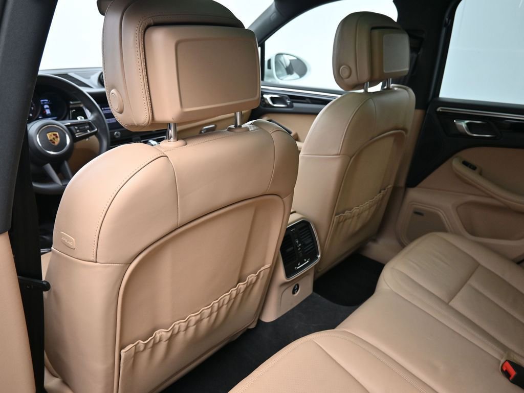 Certified 2022 Porsche Macan AWD/4WD image 8