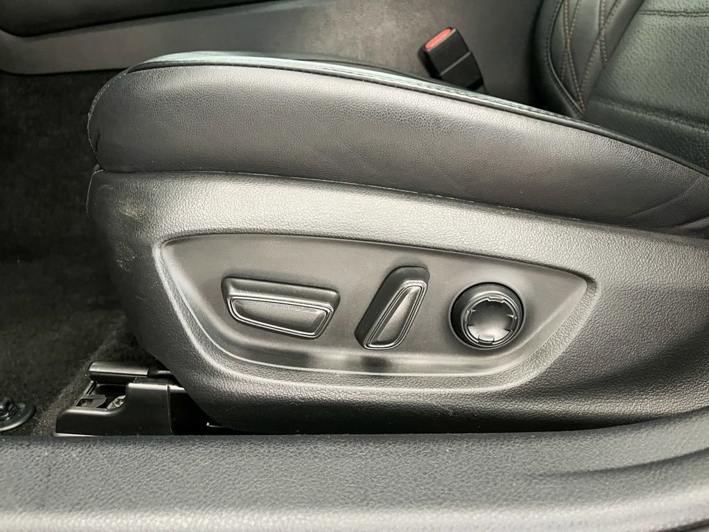 Used 2021 Toyota Avalon Limited image 16