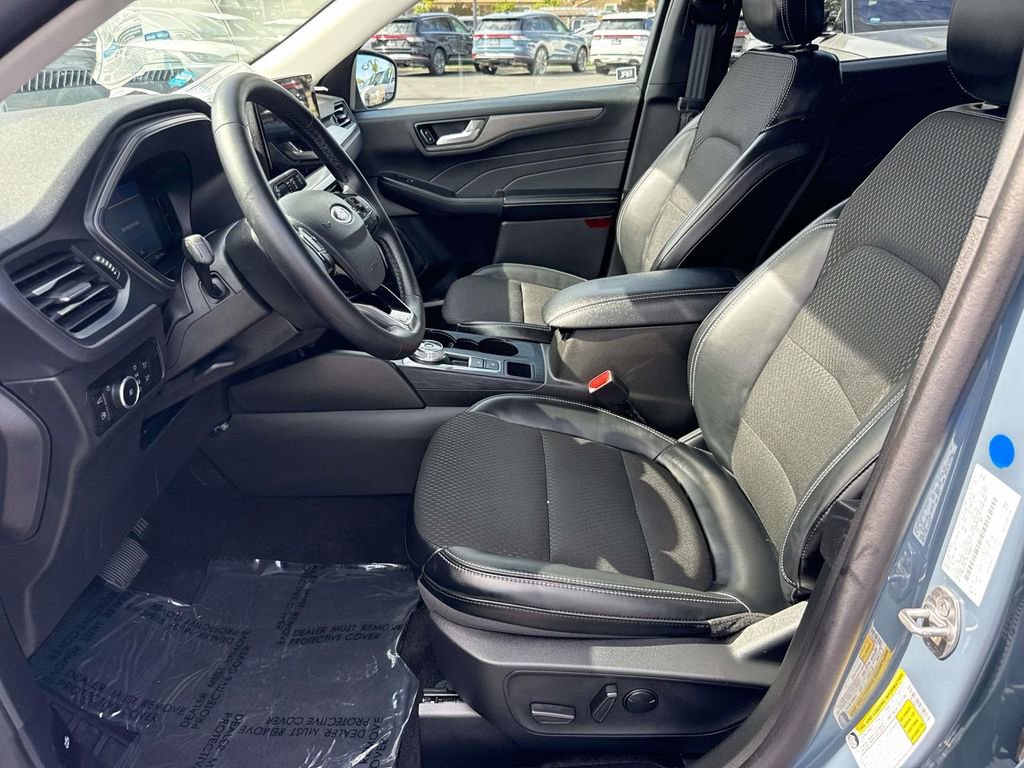 Used 2025 Ford Escape SE image 22