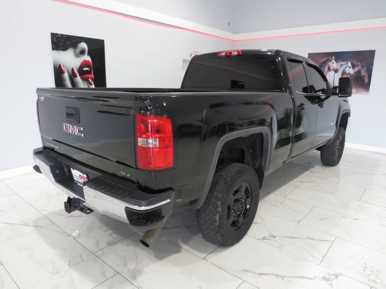 Used 2015 GMC Sierra 2500 SLE w/ SLE Preferred Package AWD/4WD image 4