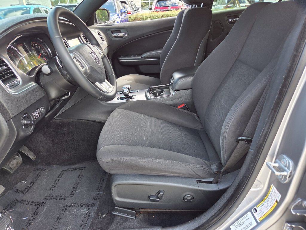 Used 2014 Dodge Charger SXT w/ Blacktop Package RWD image 9