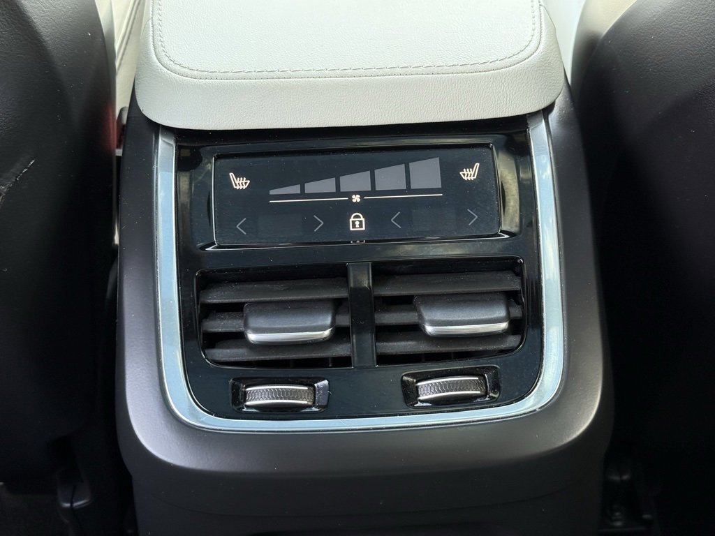 Used 2022 Volvo XC90 T8 R-Design w/ Advanced Package image 15