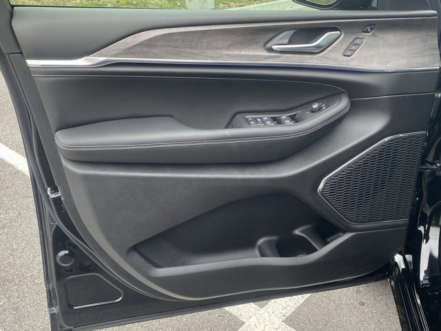 New 2025 Jeep Grand Cherokee L Overland w/ Advanced Protech Group III image 12