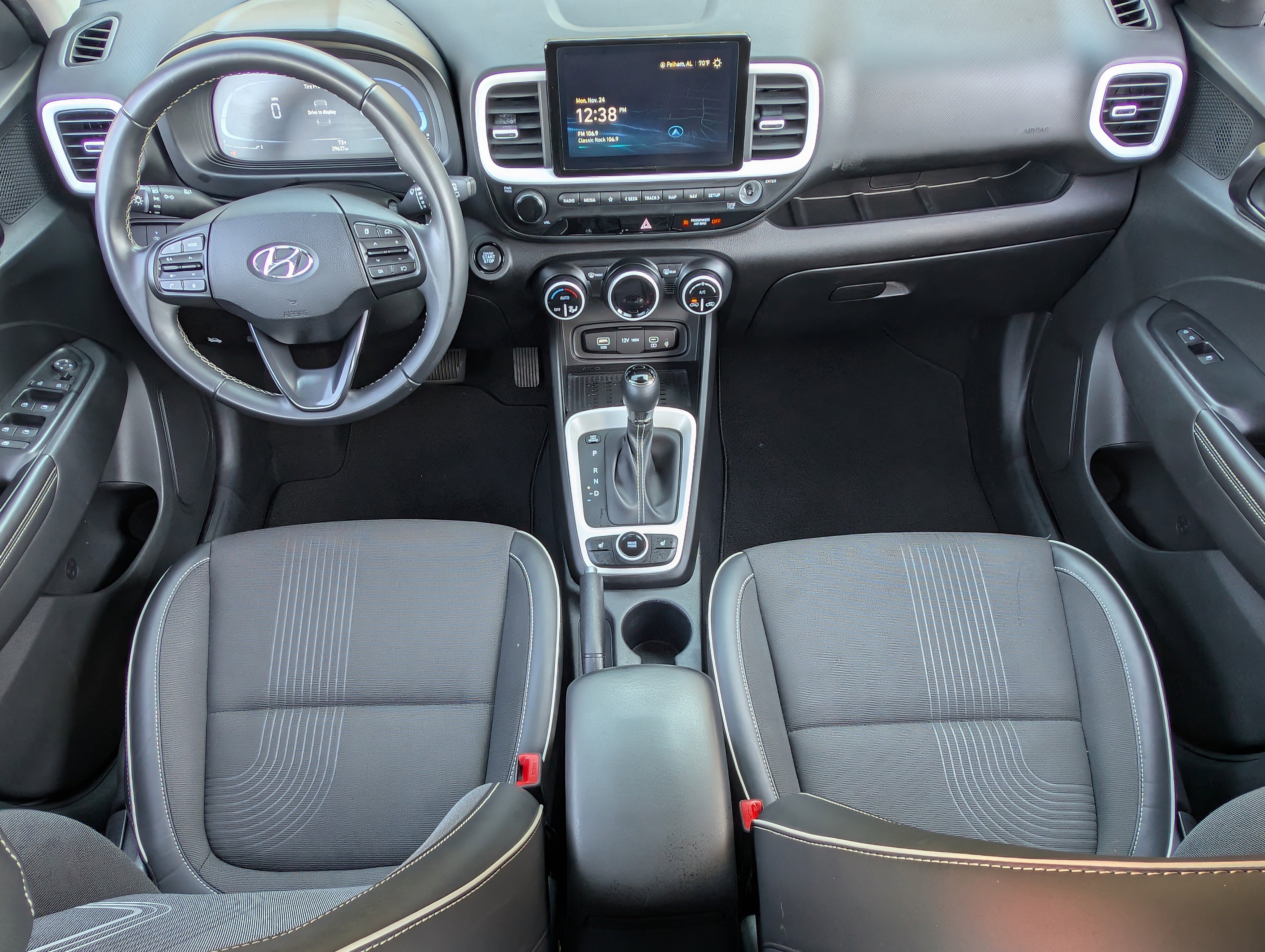 Used 2024 Hyundai Venue Limited image 21