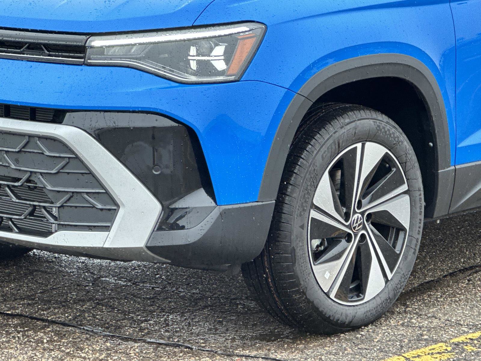 New 2026 Volkswagen Taos SE image 8