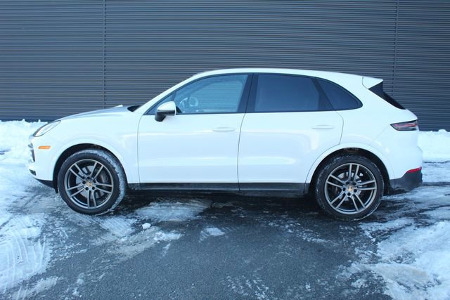 Certified 2023 Porsche Cayenne Platinum Edition image 2