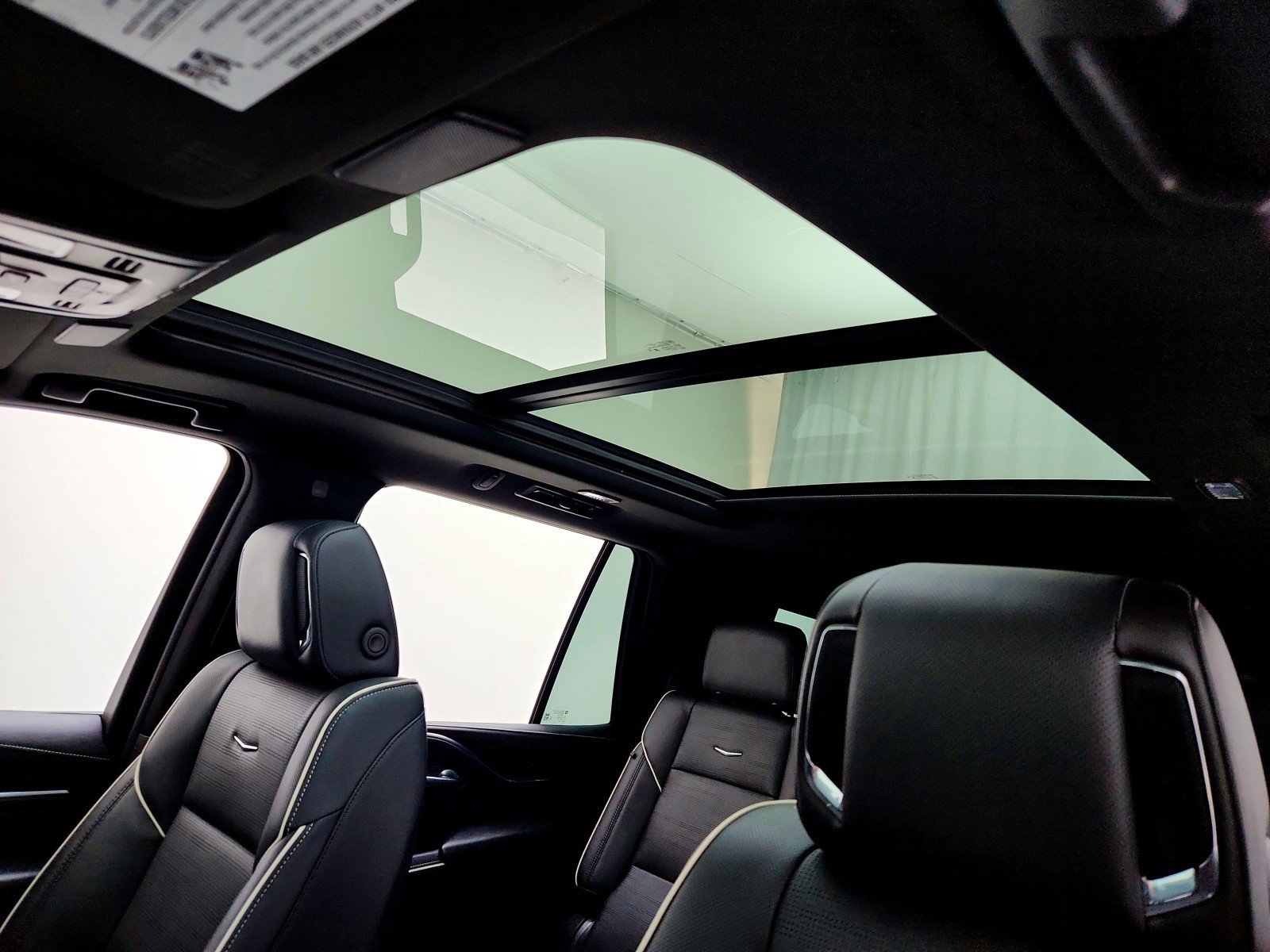 Used 2023 Cadillac Escalade Sport w/ LPO, ONYX Package image 5