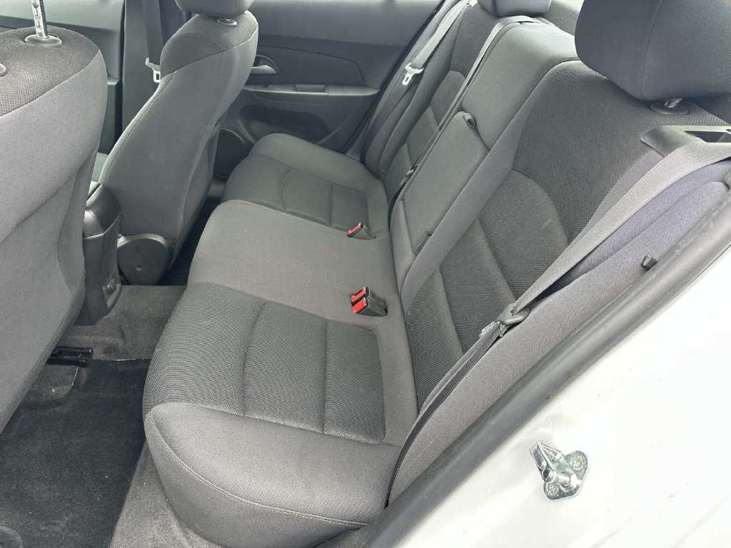 Used 2016 Chevrolet Cruze LT FWD image 12