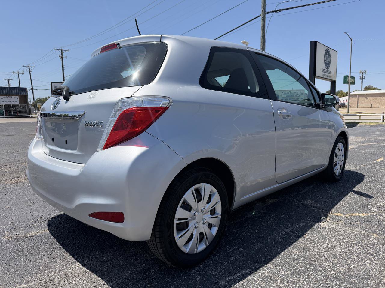Used 2014 Toyota Yaris L FWD image 5