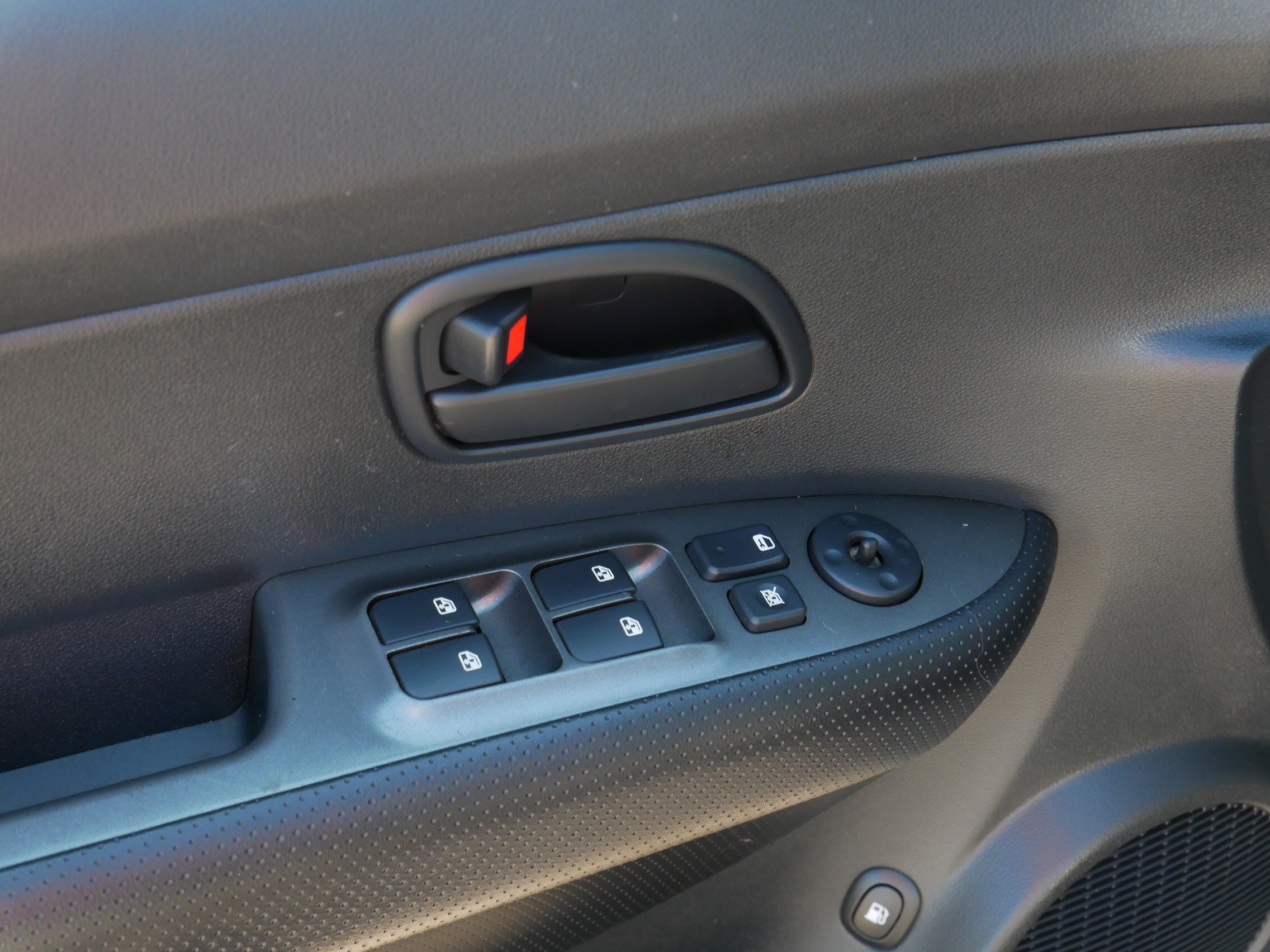 Used 2008 Kia Rondo LX w/ Convenience Pkg FWD image 21