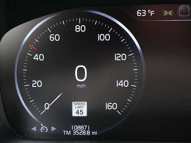 Used 2016 Volvo XC90 T6 Momentum w/ Momentum Plus Package image 30