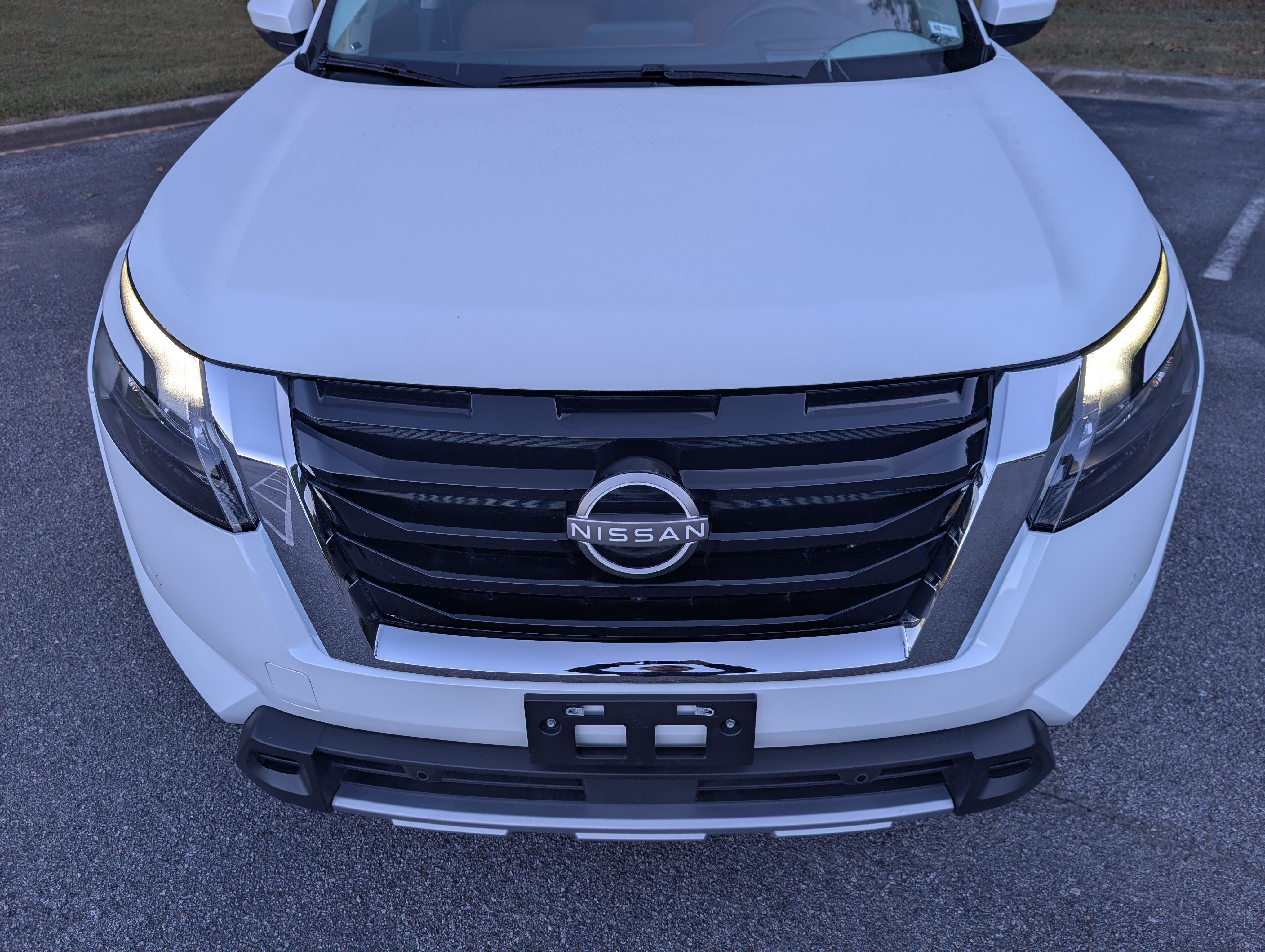 Used 2025 Nissan Pathfinder Platinum FWD image 12