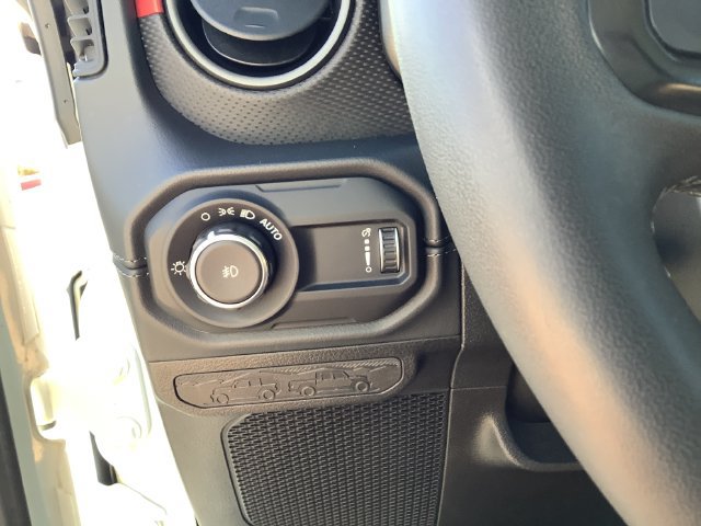 Used 2025 Jeep Wrangler Unlimited Rubicon w/ Convenience Group AWD/4WD image 15