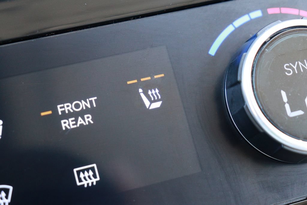 Used 2025 Hyundai Santa Fe SEL AWD/4WD image 17