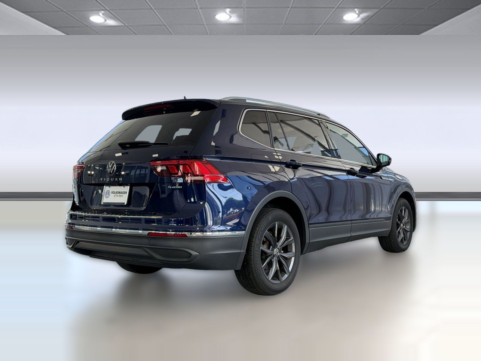 Used 2023 Volkswagen Tiguan SE w/ Panoramic Sunroof Package AWD/4WD image 9