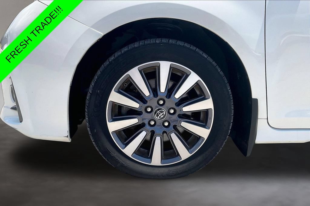 Used 2020 Toyota Sienna XLE Premium AWD/4WD image 34