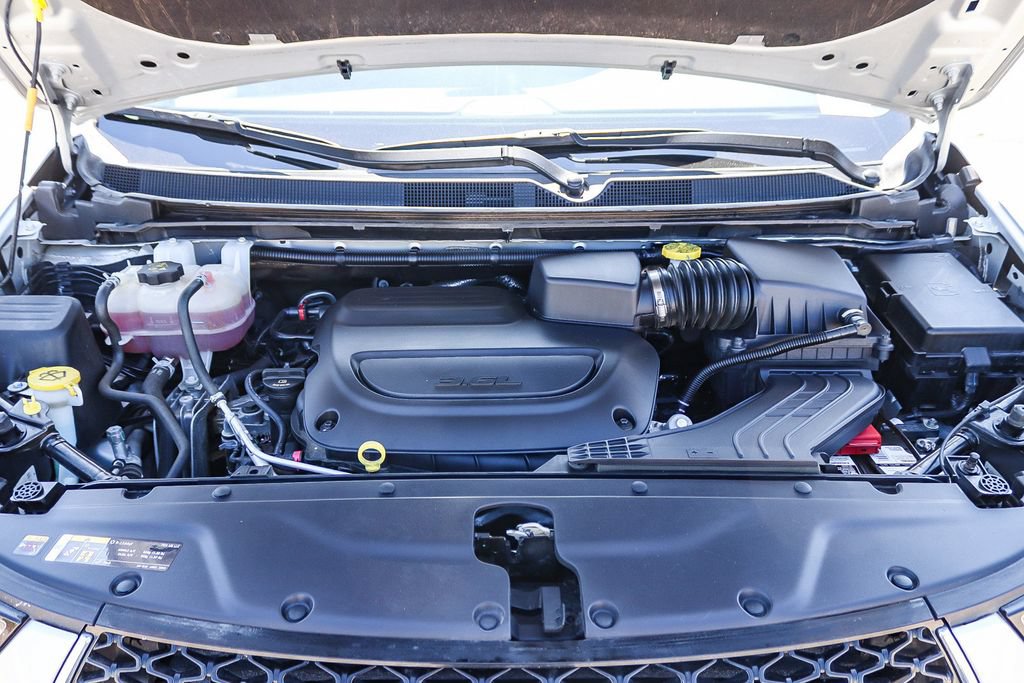 Used 2024 Chrysler Pacifica Touring-L FWD image 31