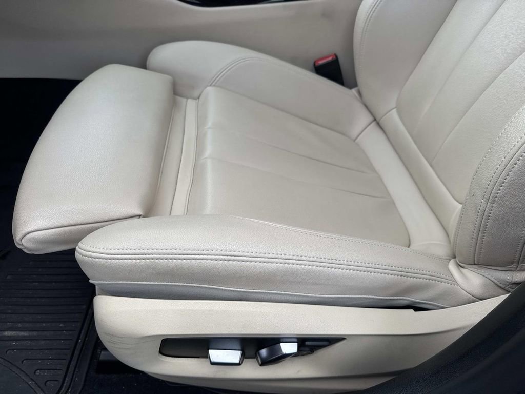 Used 2019 BMW 530i w/ Convenience Package image 19