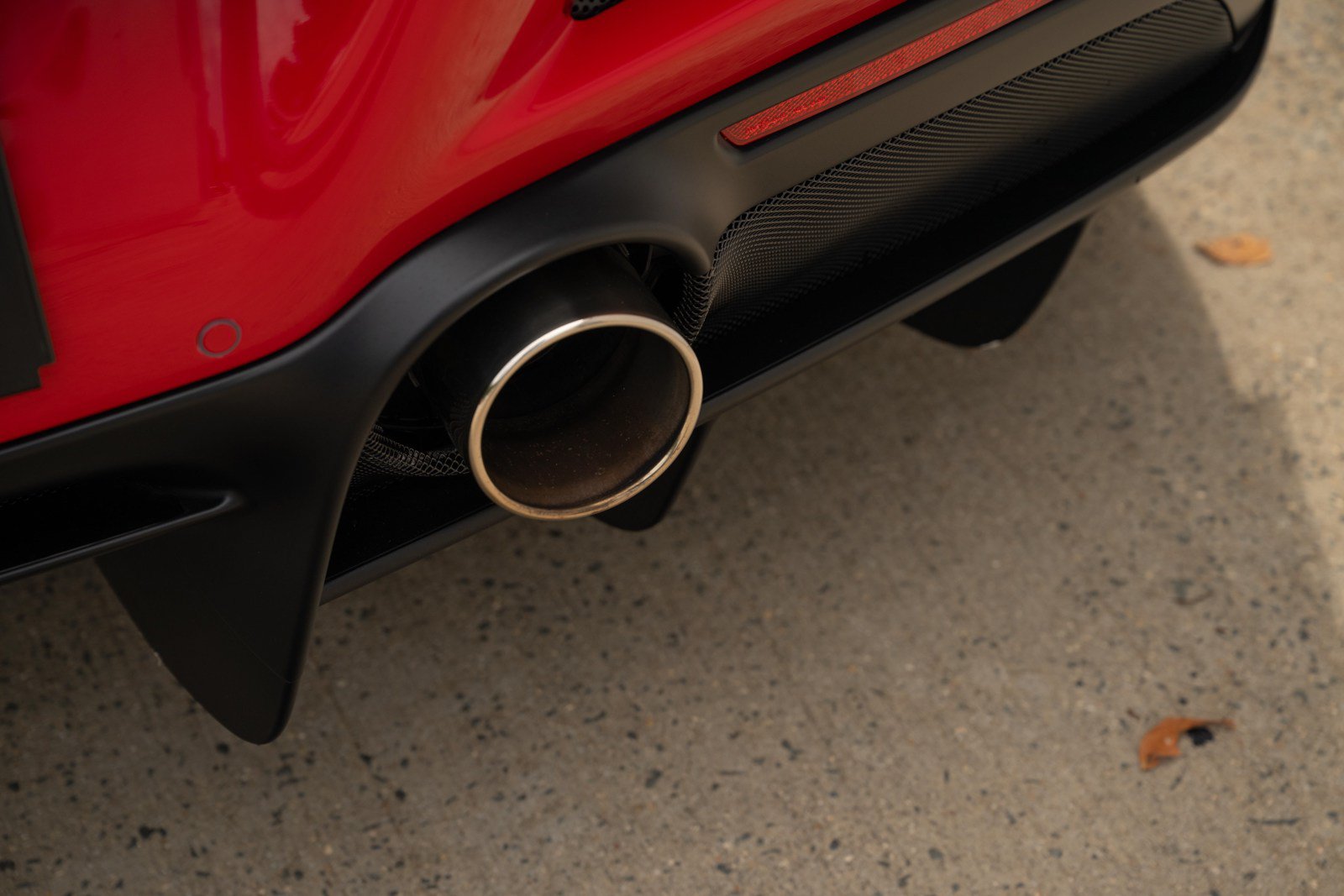 Used 2023 Ferrari F8 Tributo RWD image 26