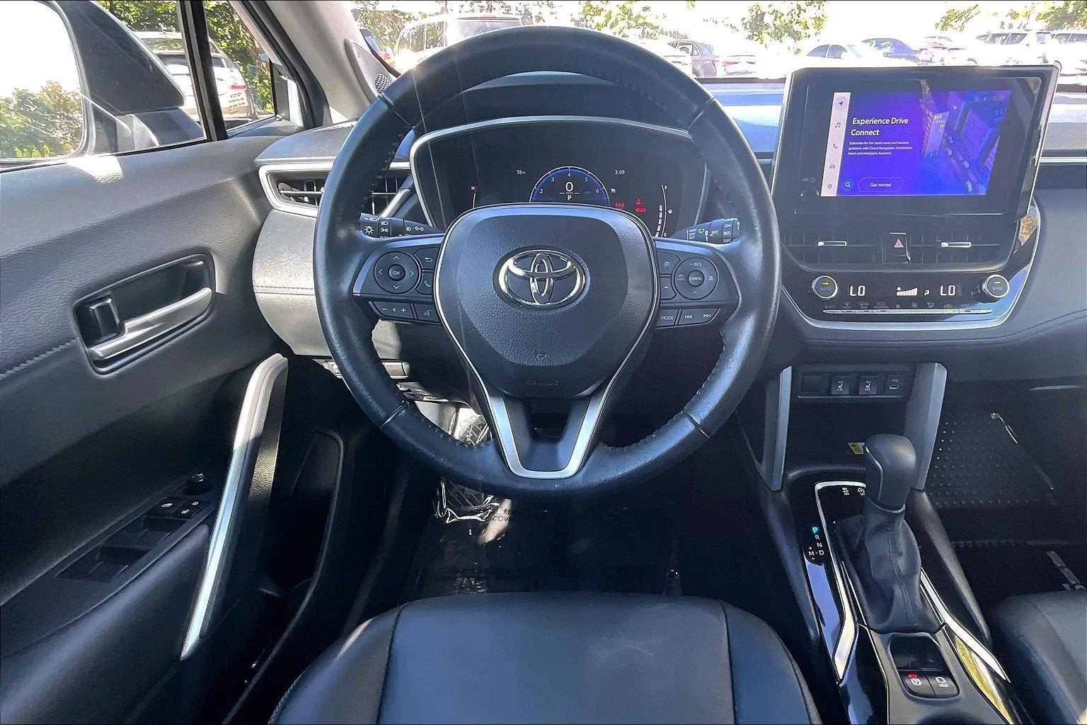 Used 2023 Toyota Corolla Cross XLE w/ Convenience Package AWD/4WD image 5