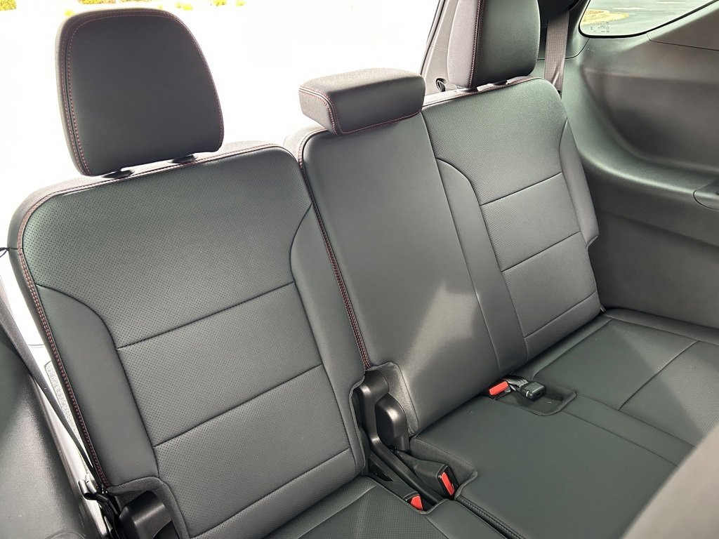 Used 2025 Chevrolet Traverse RS image 49