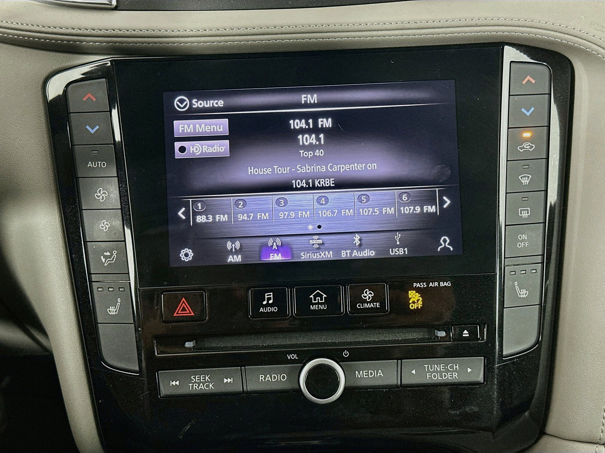 Used 2023 INFINITI QX50 Luxe w/ Accent Package AWD/4WD image 21