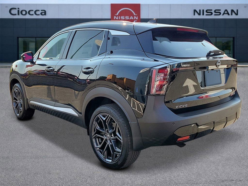 New 2025 Nissan Kicks SR w/ SR Premium Package image 2