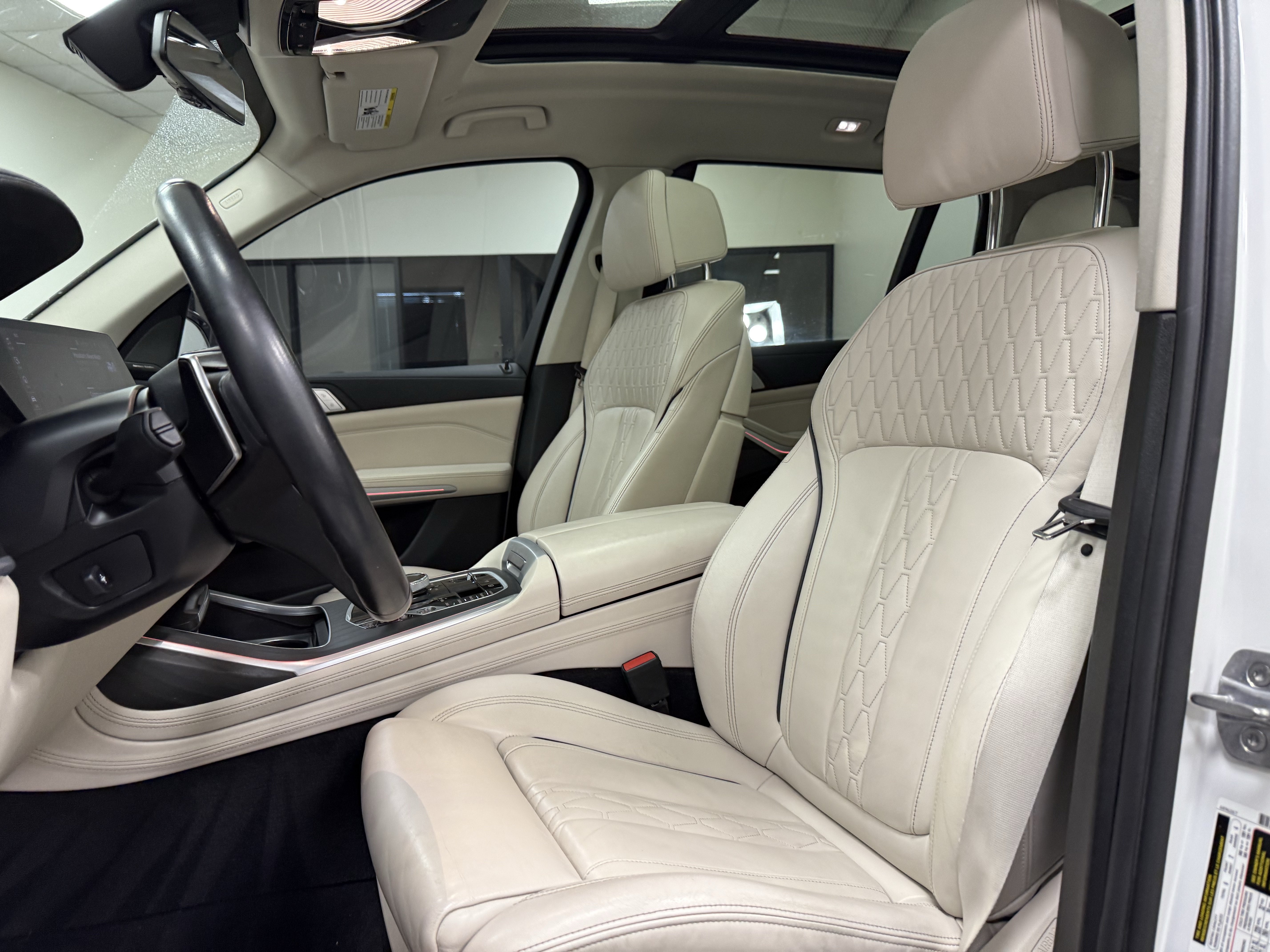 Used 2020 BMW X7 xDrive40i w/ Executive Package AWD/4WD image 14