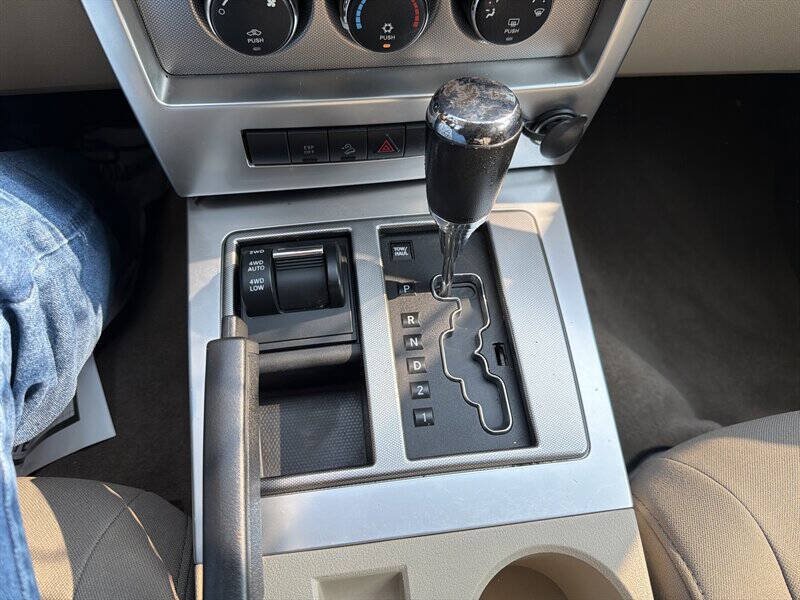 Used 2009 Jeep Liberty Limited AWD/4WD image 23
