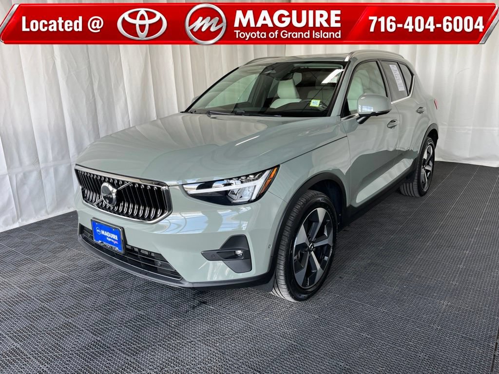 Used 2024 Volvo XC40 B5 Plus w/ Climate Package AWD/4WD image 1
