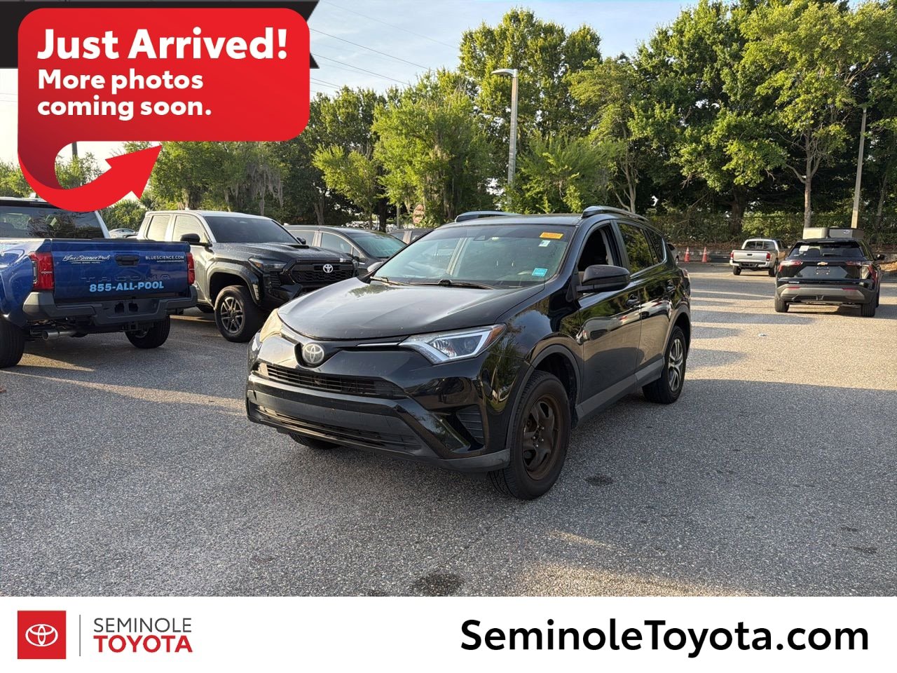 Used 2017 Toyota RAV4 LE FWD video 1