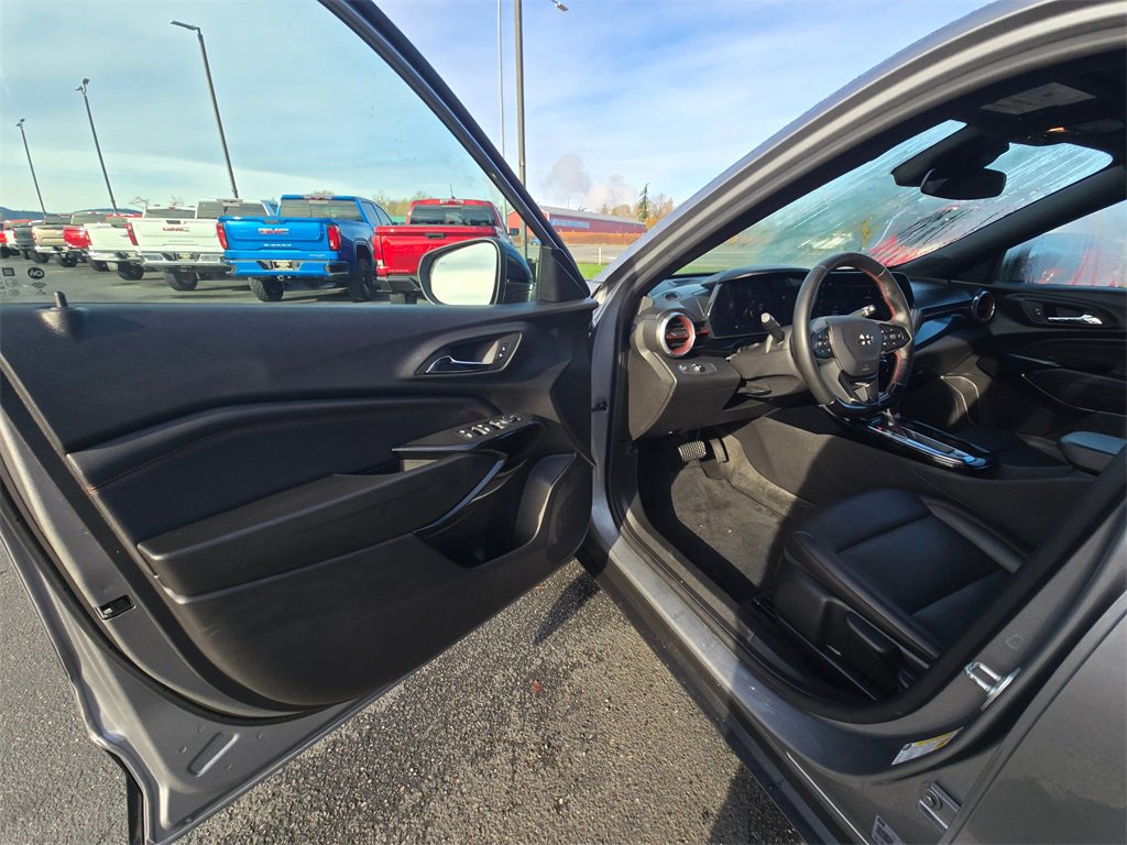 Certified 2025 Chevrolet Trax RS w/ Driver Confidence Package image 15