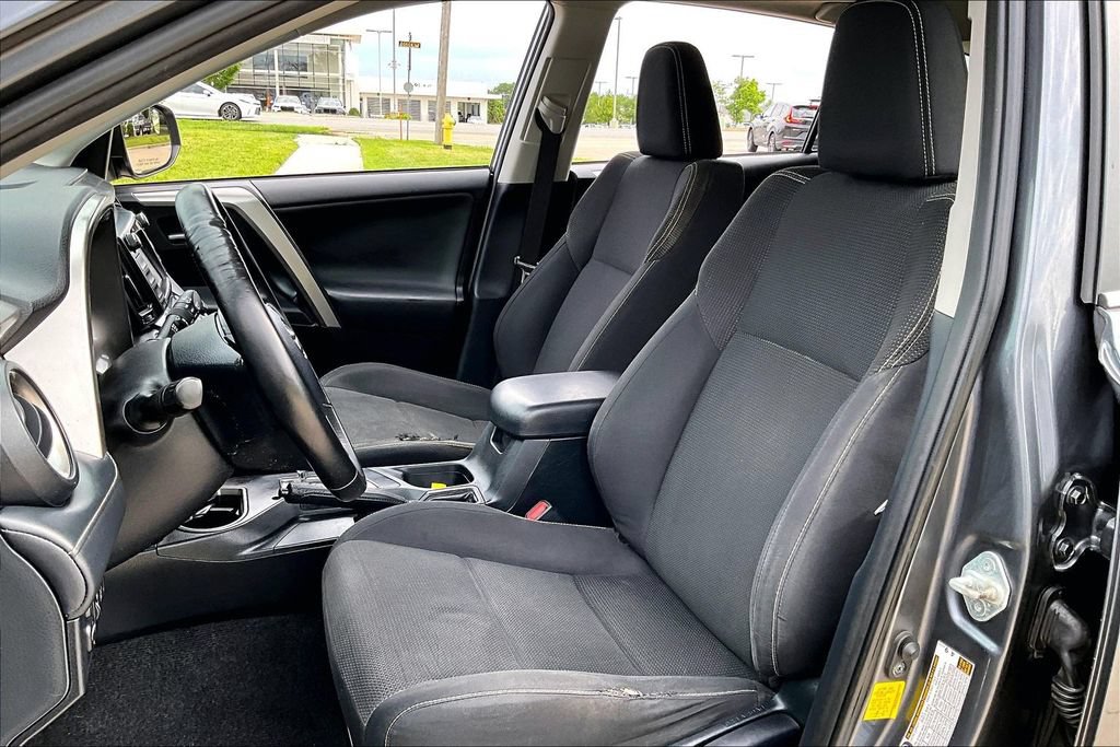 Used 2018 Toyota RAV4 XLE AWD/4WD image 15