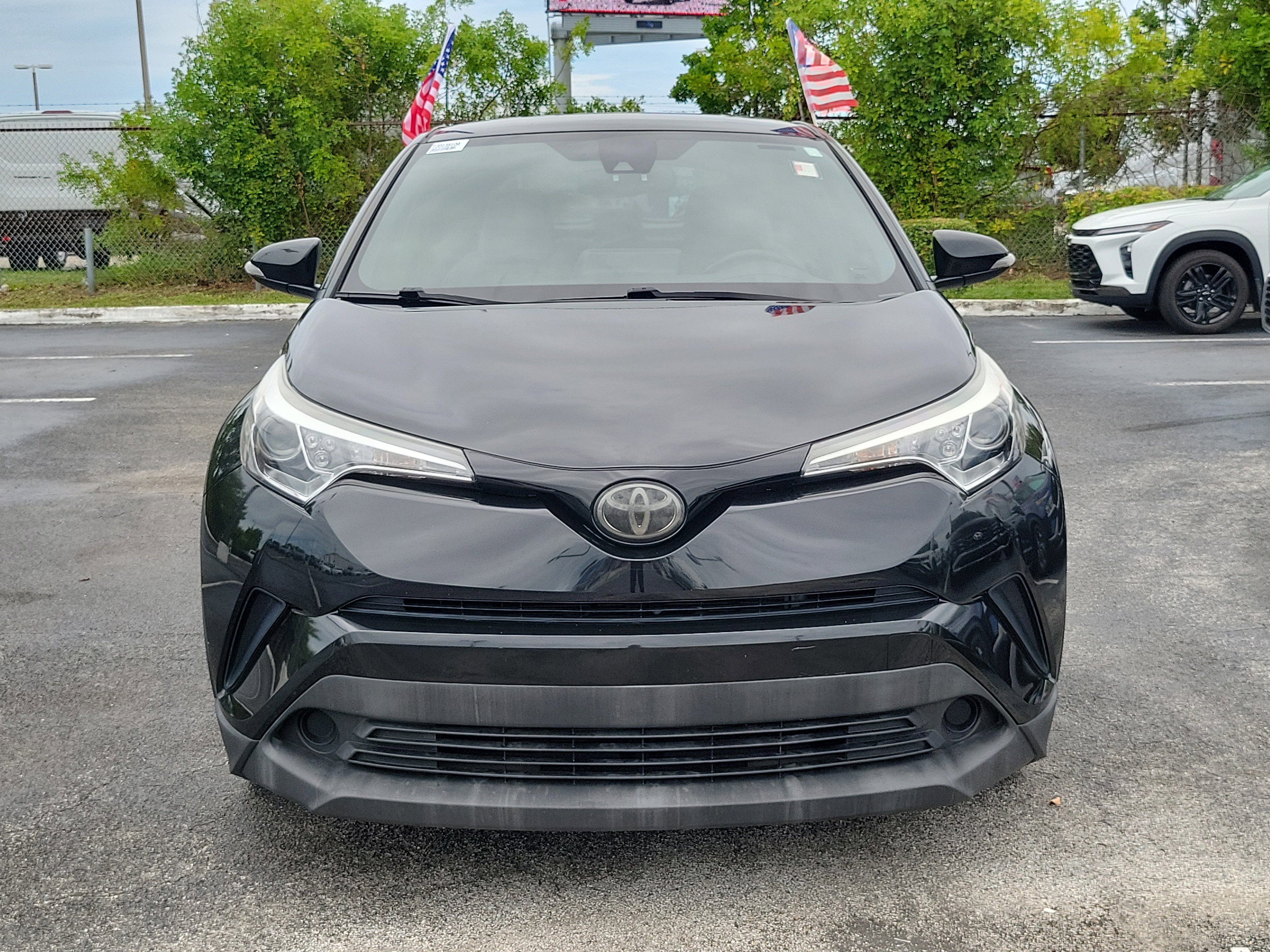 Used 2019 Toyota C-HR XLE FWD image 4