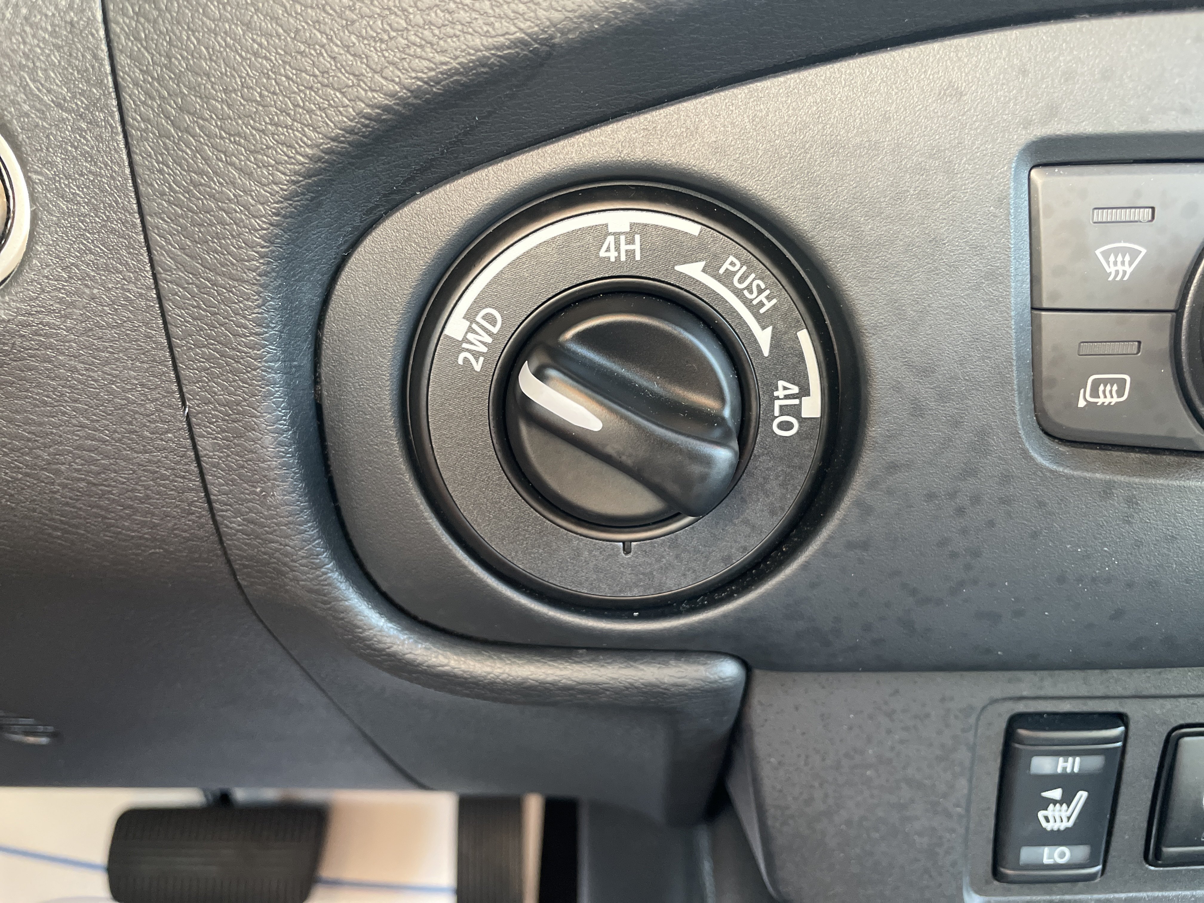 Used 2022 Nissan Frontier SV AWD/4WD image 13