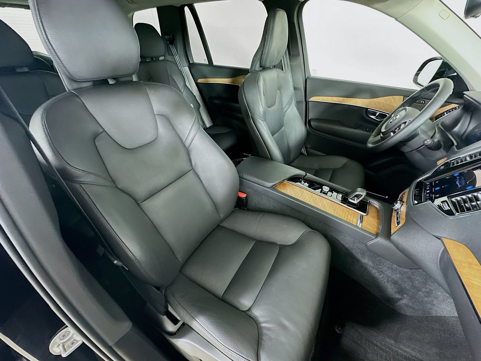 Used 2025 Volvo XC90 T8 Plus w/ Protection Package Premier AWD/4WD image 44