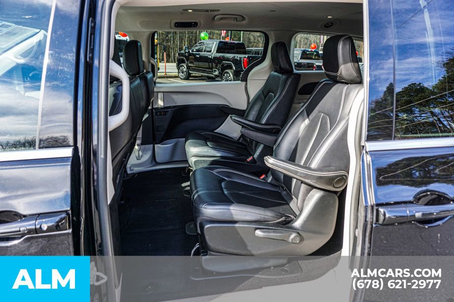 Used 2024 Chrysler Pacifica Select image 22