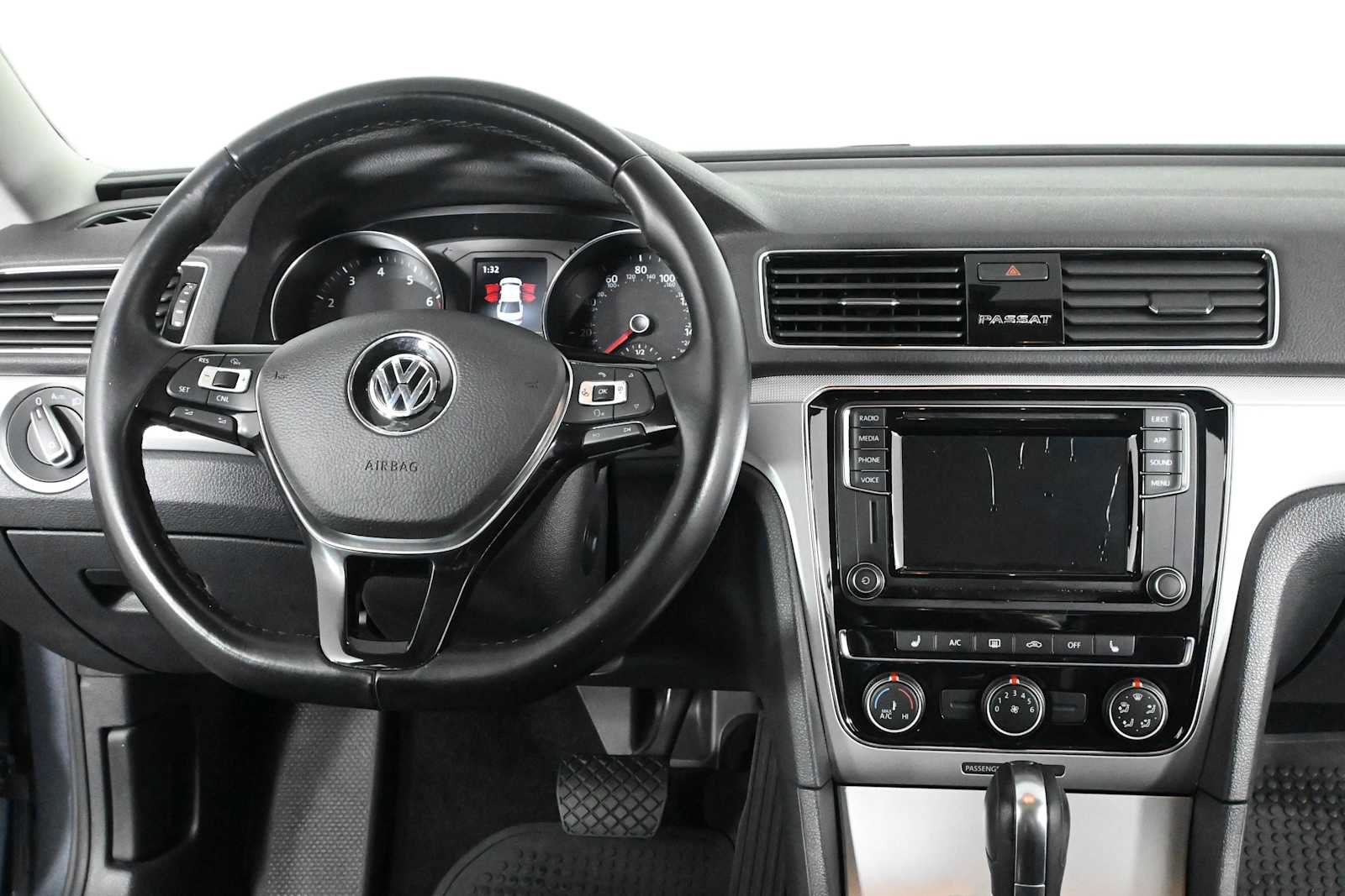 Used 2019 Volkswagen Passat 2.0T Wolfsburg FWD image 3