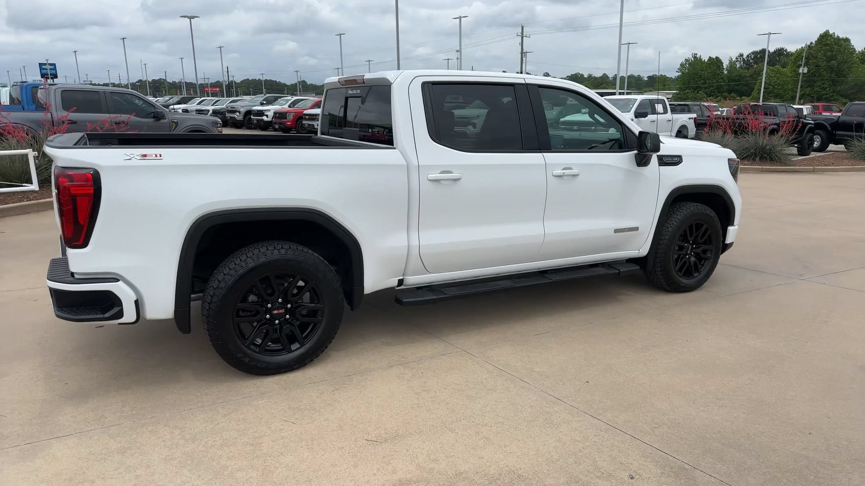 Used 2024 GMC Sierra 1500 Elevation w/ Preferred Package AWD/4WD image 9