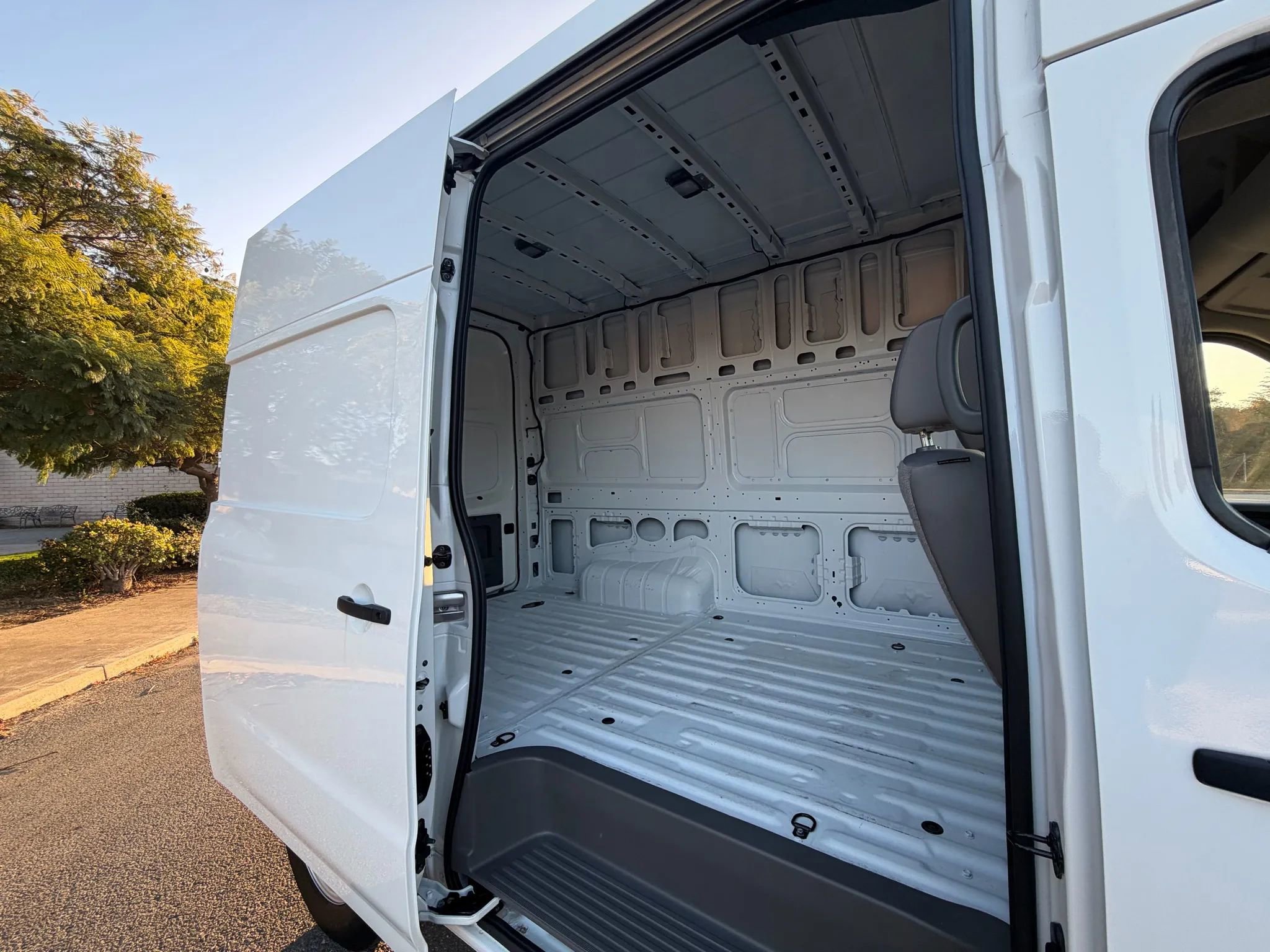 Used 2021 Nissan NV 2500 S image 12