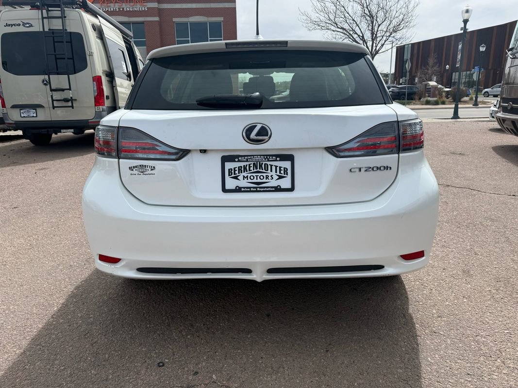 Used 2013 Lexus CT 200h w/ Premium Pkg w/Navigation FWD image 4