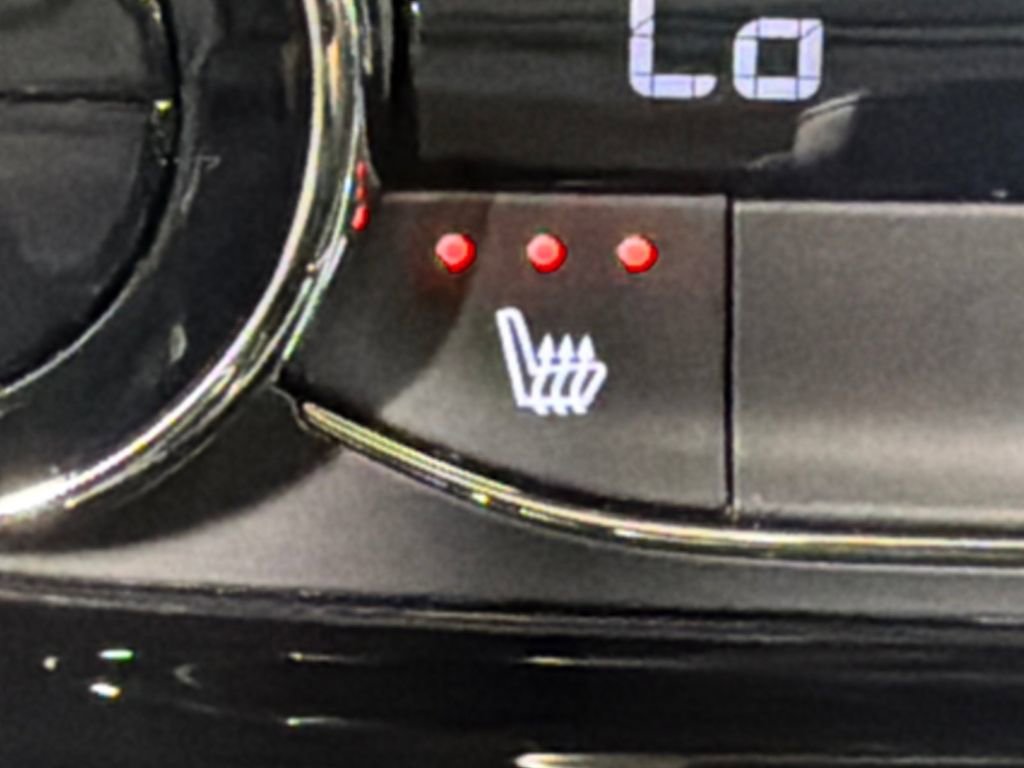 Used 2025 Chevrolet Trax RS w/ Driver Confidence Package FWD image 30