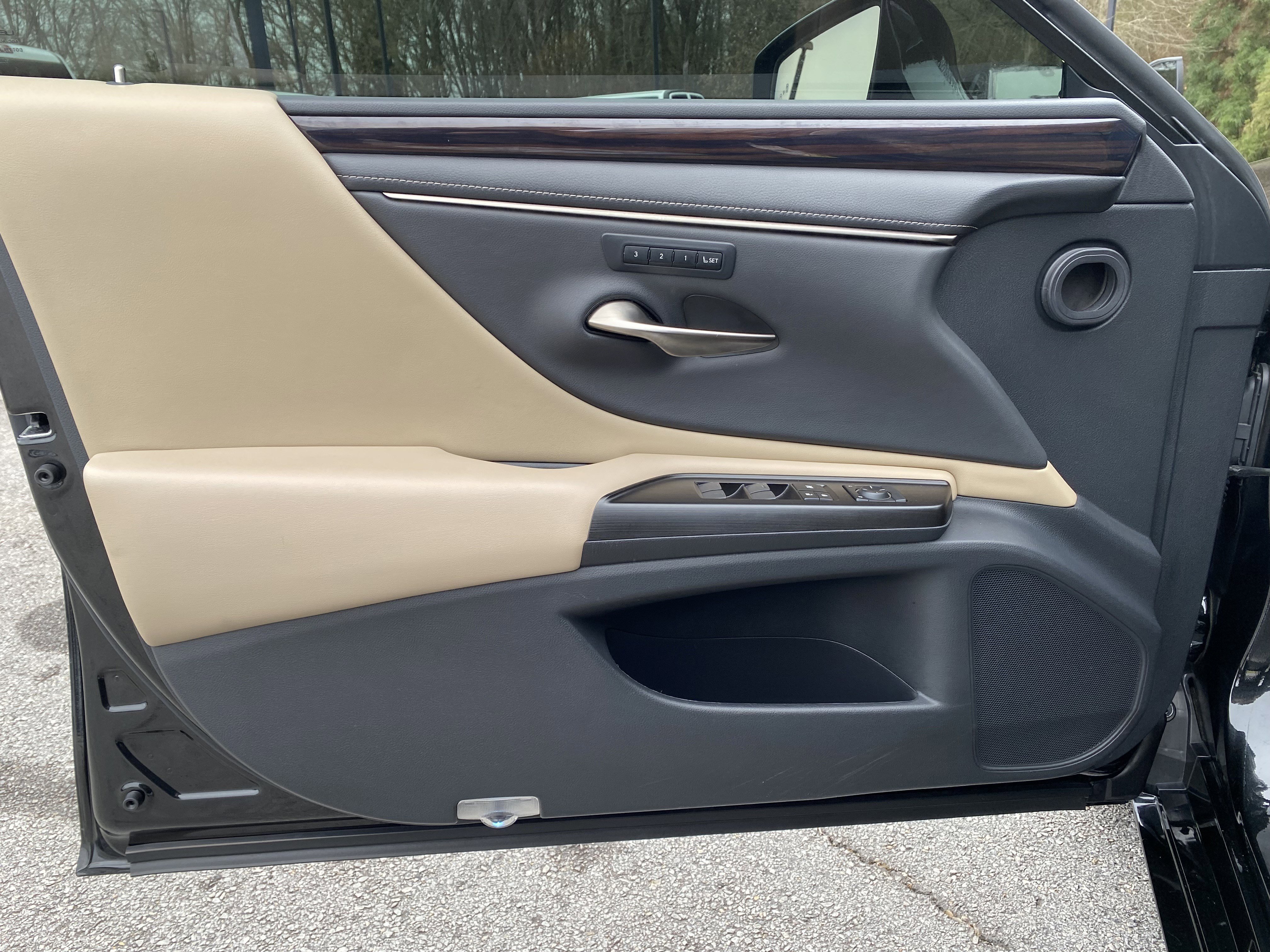 Used 2019 Lexus ES 350 w/ Premium Package image 14