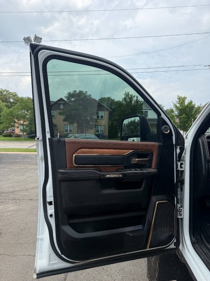 Used 2023 RAM 3500 Limited AWD/4WD image 9
