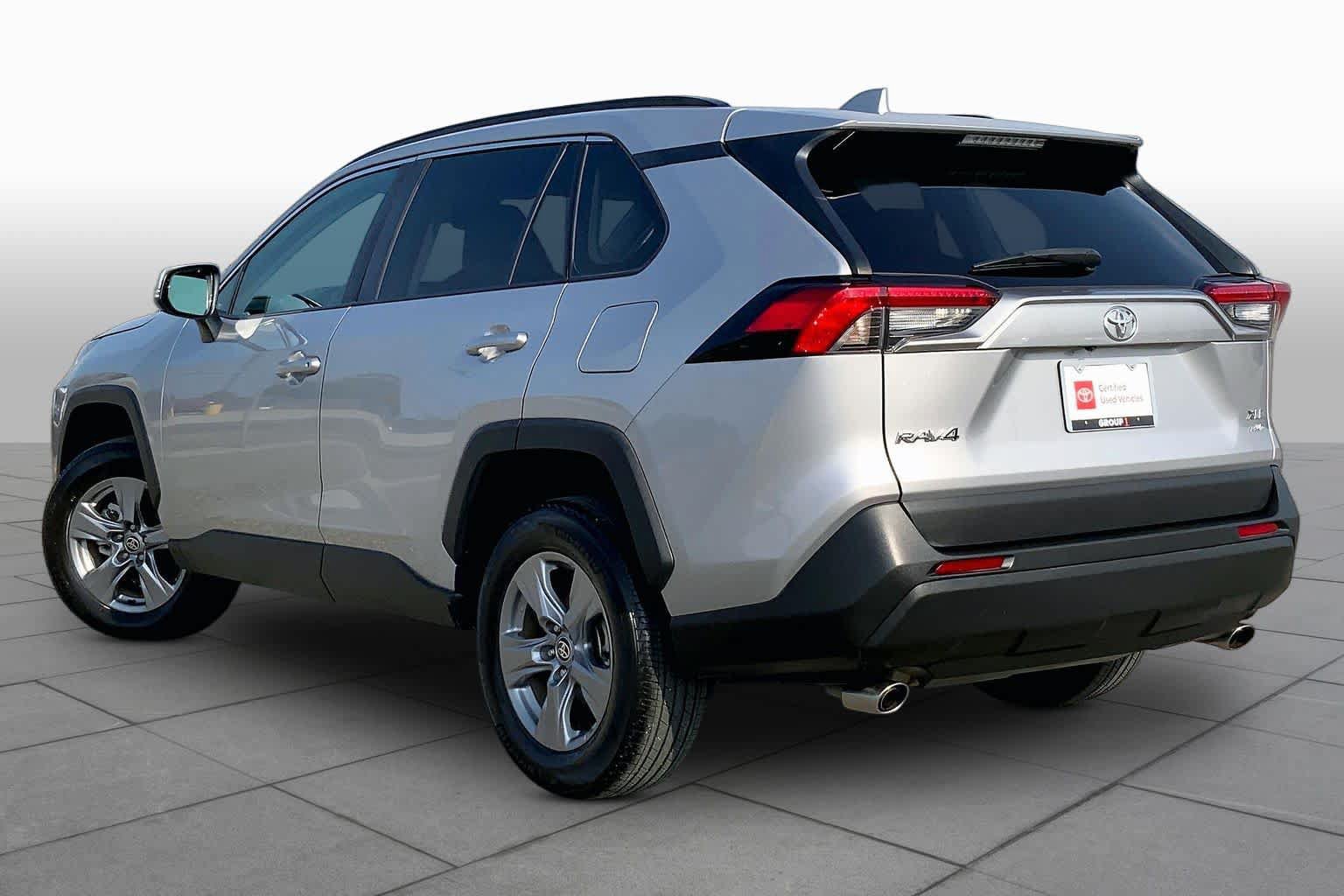 Used 2022 Toyota RAV4 XLE AWD/4WD image 12