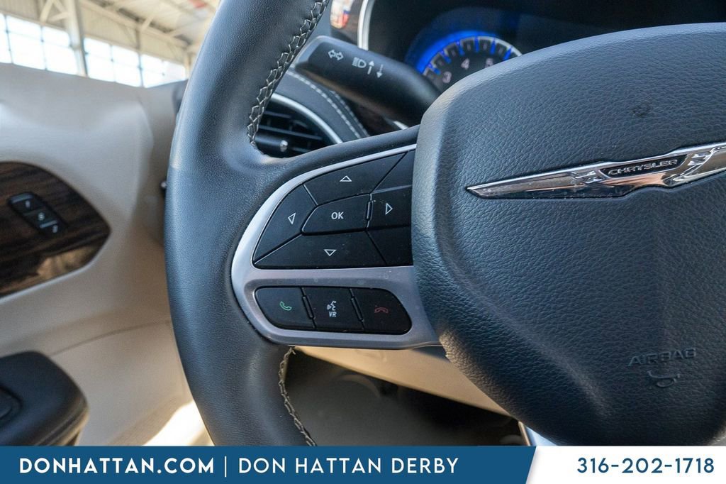 Used 2023 Chrysler Pacifica Limited FWD image 11