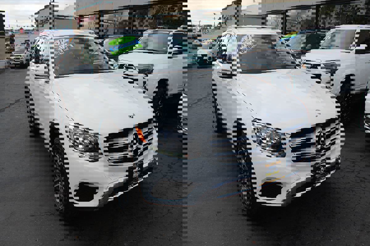 Used 2019 Mercedes-Benz GLC 300 w/ Premium Package image 8