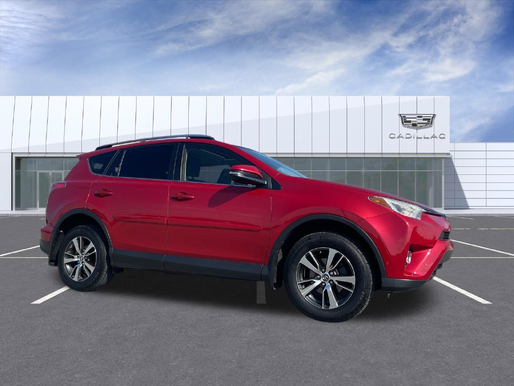Used 2017 Toyota RAV4 XLE AWD/4WD image 1